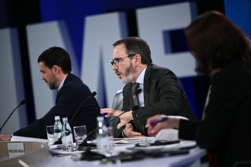 FMI eleva el crecimiento global para 2025 gracias a un “modesto” impacto comercial en EEUU